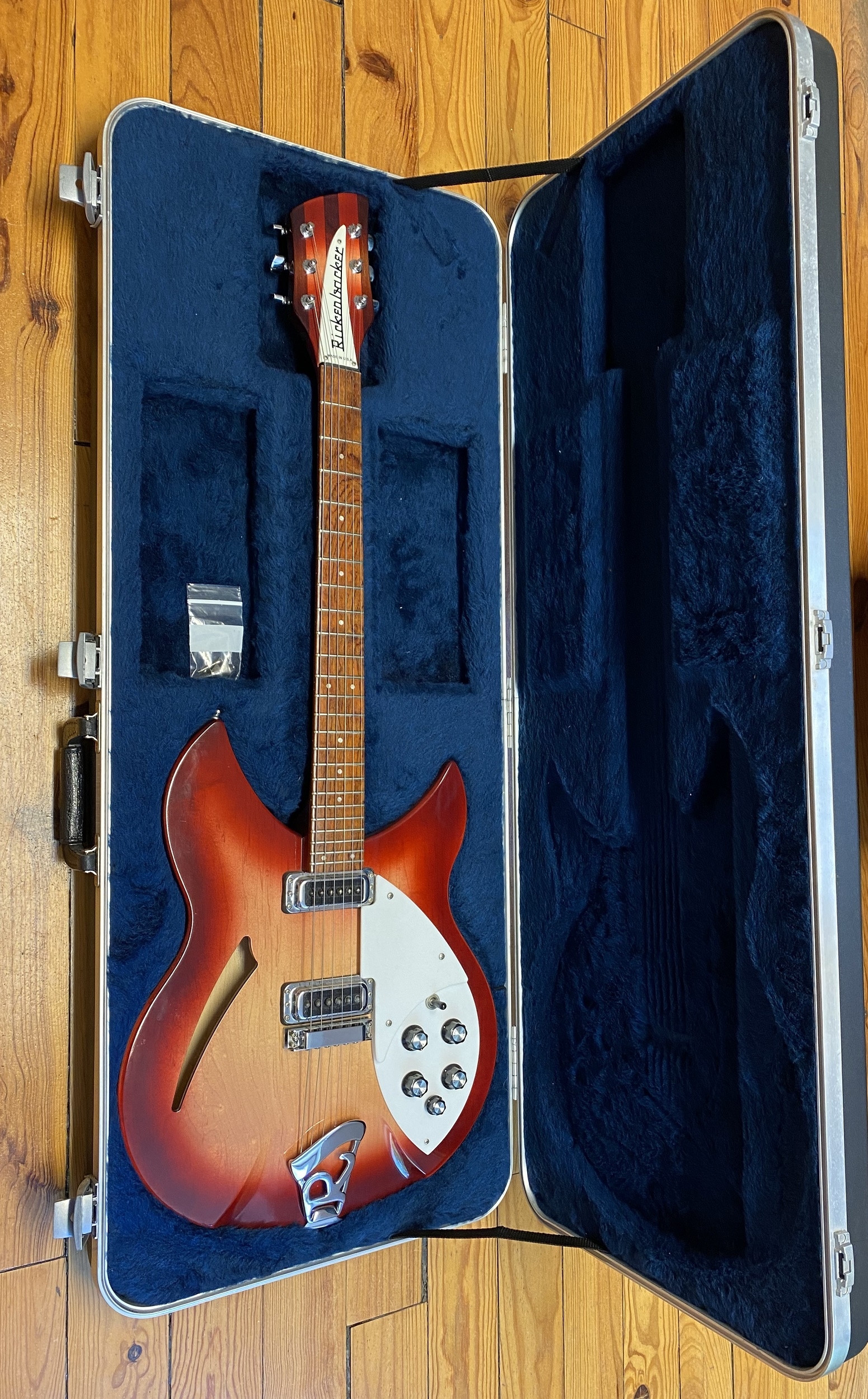 Rickenbacker 330 Fireglo -gebraucht-