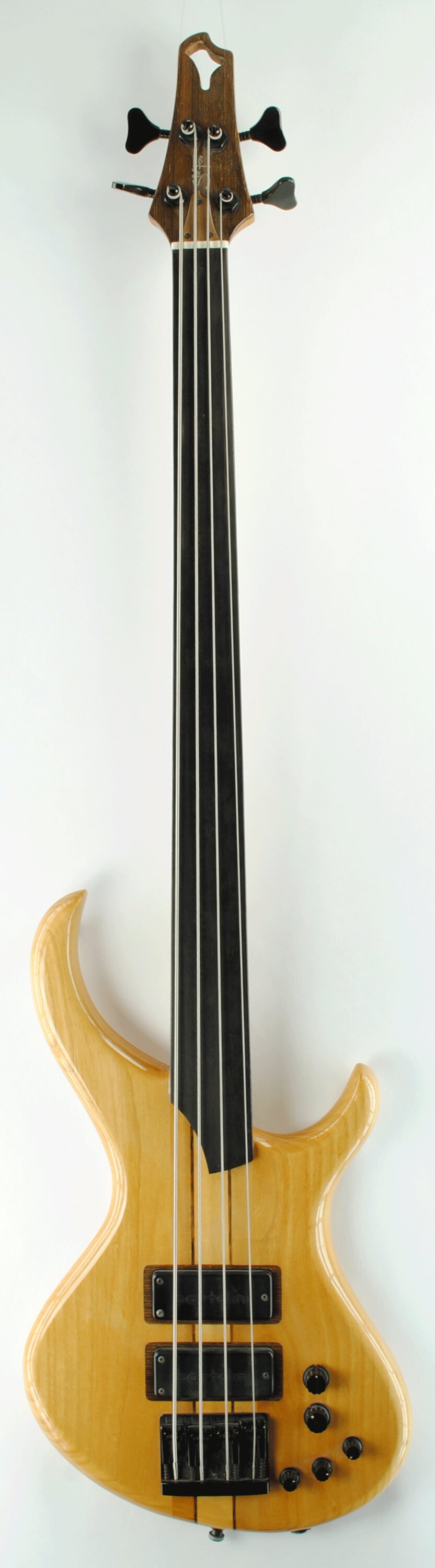 gebrauchte Instrumente & Verstärker Gitarre & Bass SIX + FOUR