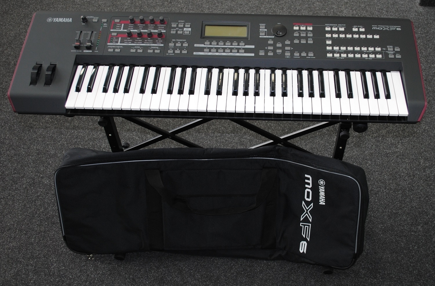 Gebrauchte Tasteninstrumente Tasteninstrumente SIX + FOUR