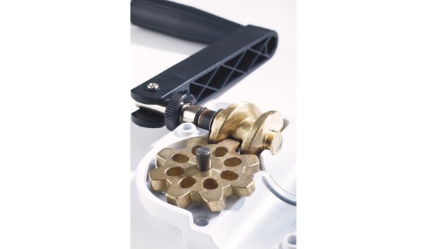 K&M 21302 Boxenhochständer